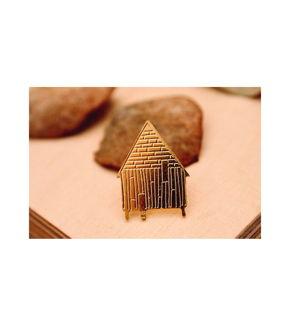 Cabane sur Pilotis x Atelier Mouti - Pin's doré à l'or fin Adorabili Paris pins rare métal originaux bijoux suisse