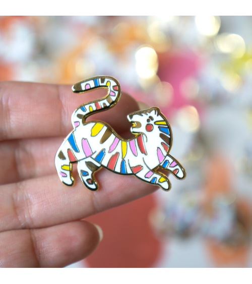 Enamel Pins - Rainbow Tiger Angelope Design broches and pins hat pin badges collectible