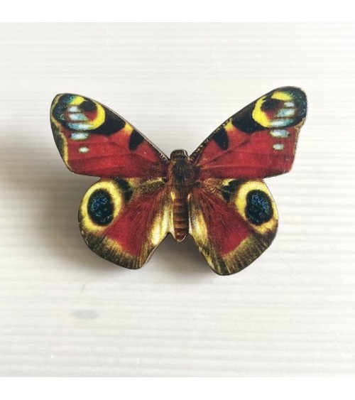 Butterfly Peacock - Wooden brooch Fen & Co broches and pins hat pin badges collectible