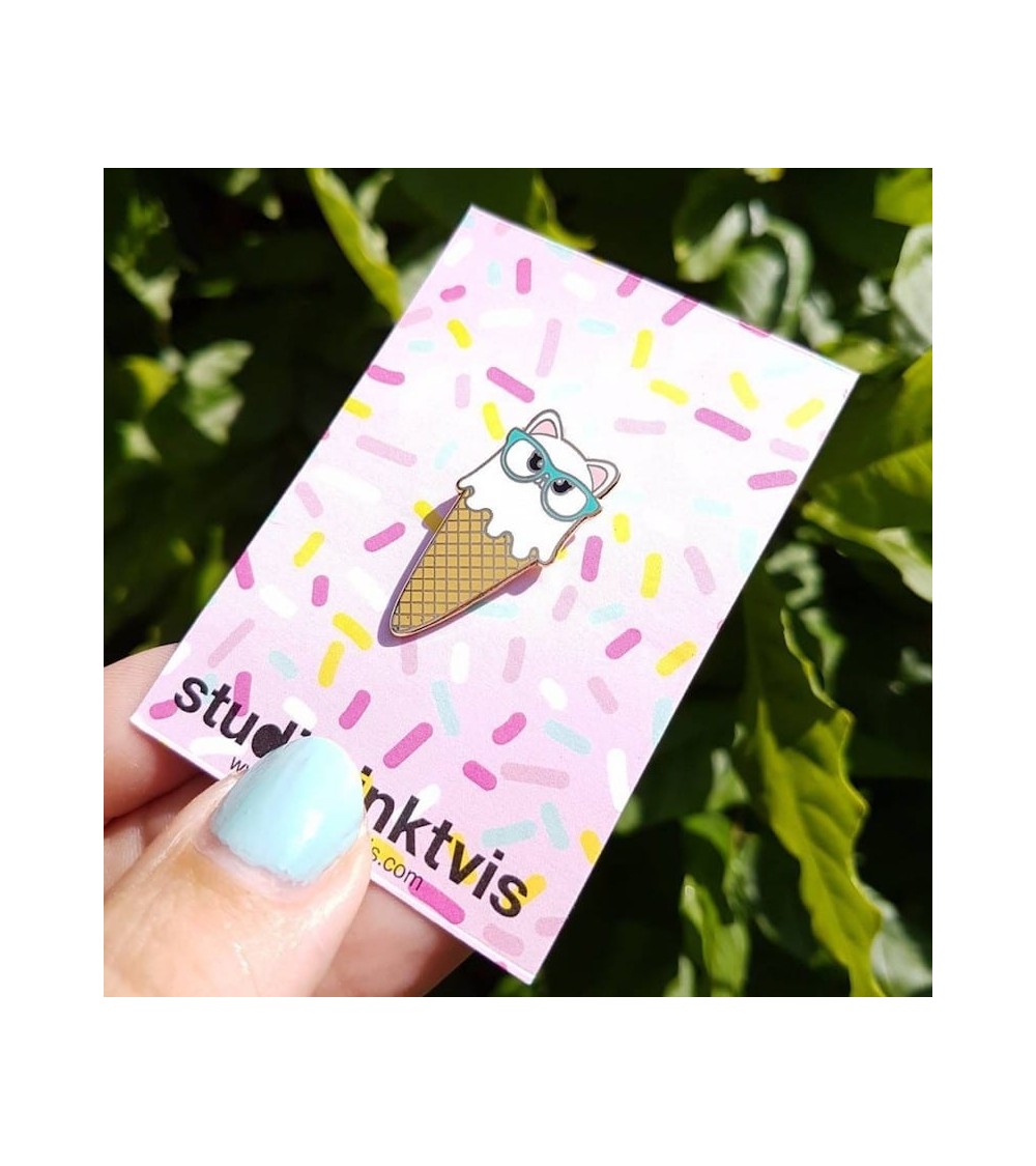 Spilla Smaltata - Gatto con bicchiere gelato Studio Inktvis spiritose spille colorate particolari eleganti donna da giacca uomo