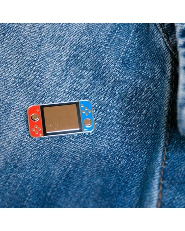 Spilla Smaltata - Nintendo - Rosso e blu Creative Goodie Spilla e Spilla Smaltata design svizzera originale