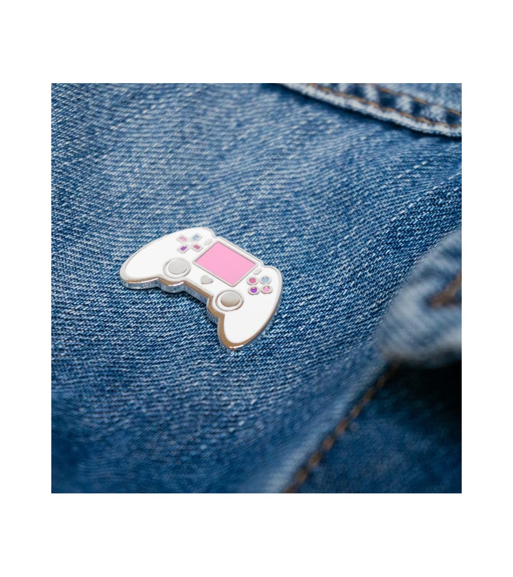 Spilla Smaltata - Playstation - Bianco e rosa Creative Goodie spiritose spille colorate particolari eleganti donna da giacca ...