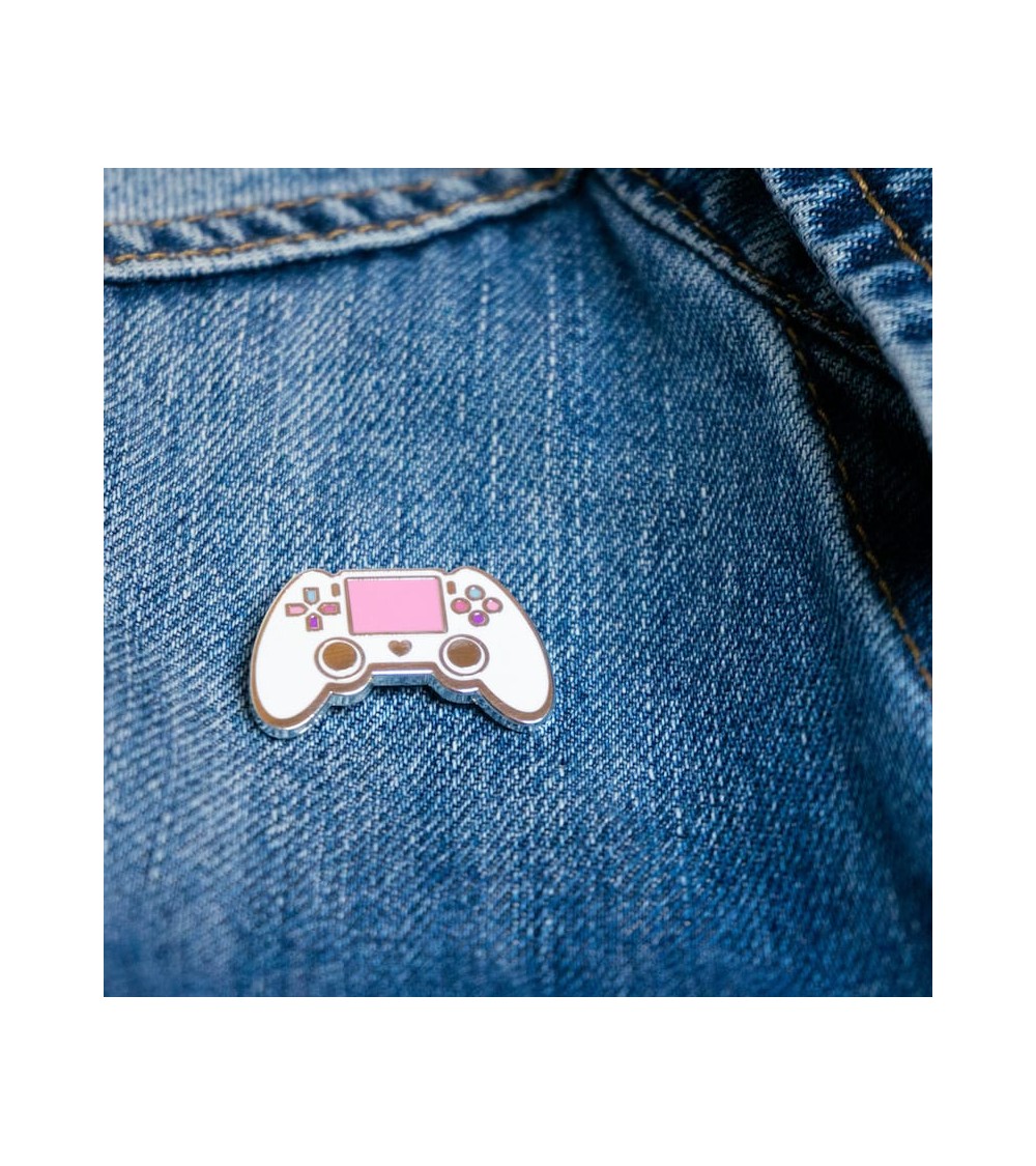Spilla Smaltata - Playstation - Bianco e rosa Creative Goodie spiritose spille colorate particolari eleganti donna da giacca ...