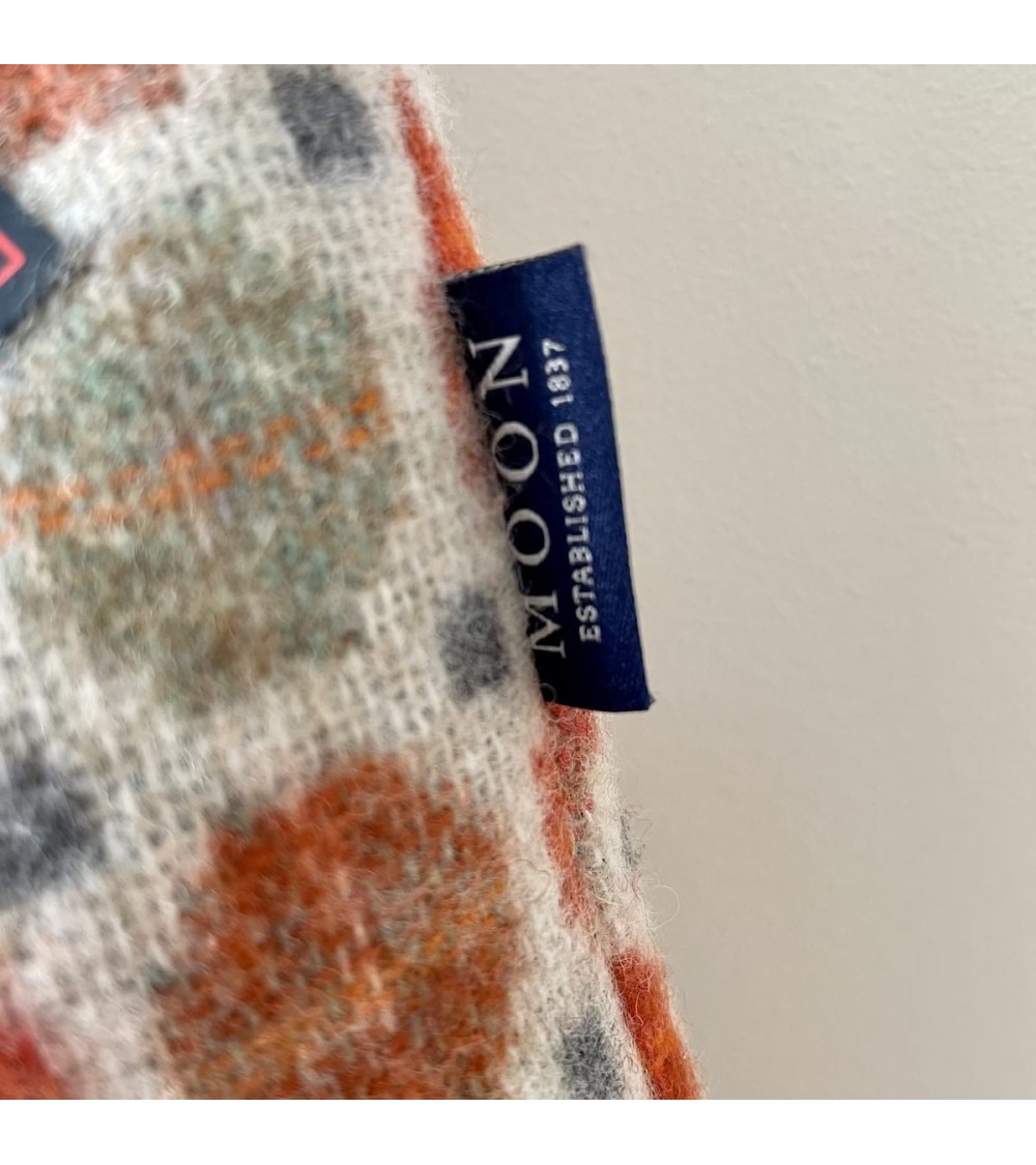 MILAN Safran - Coussin décoratif en laine mérinos Bronte by Moon coussins décoratifs pour canapé salon deco original suisse