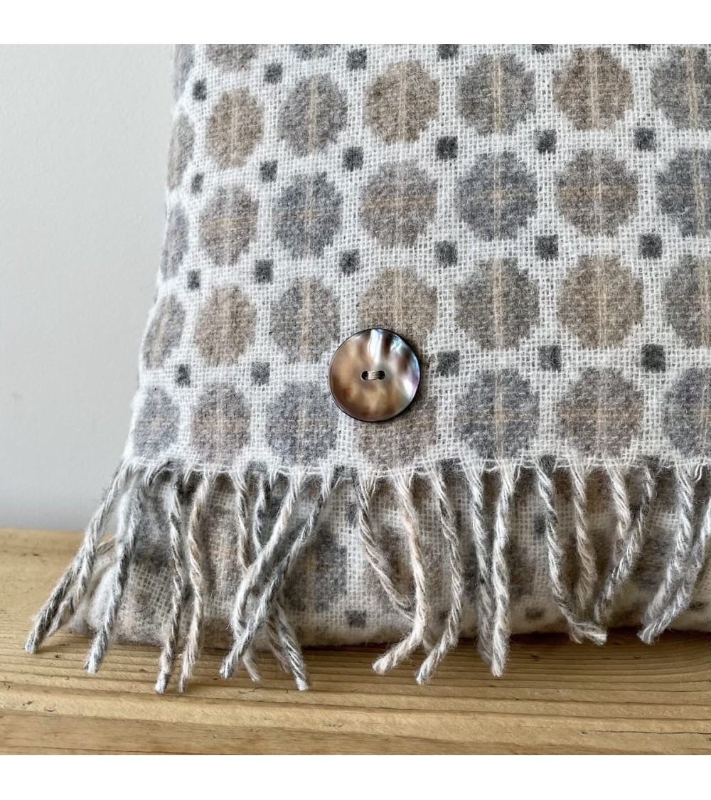 MILAN Natural - Coussin décoratif en laine mérinos Bronte by Moon coussins décoratifs pour canapé salon deco original suisse