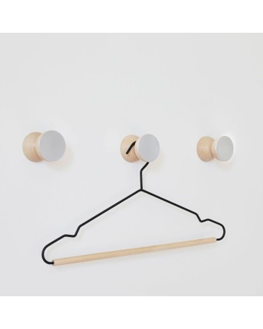 Geometrischer Kleiderhaken aus Holz und Aluminium 5mm Paper Kitatori Schweiz kaufen