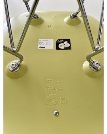 Eames Plastic Armchair DAR - VITRA - Gebraucht kitatori vintage shop design klassiker bern basel zürich