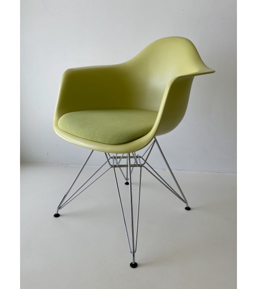 Eames Plastic Armchair DAR - VITRA - Second Hand kitatori switzerland vintage furniture design classics