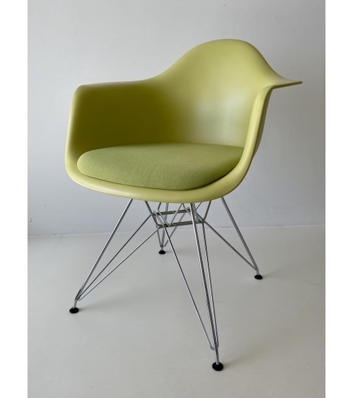 Eames Plastic Armchair DAR - VITRA - Second Hand kitatori switzerland vintage furniture design classics
