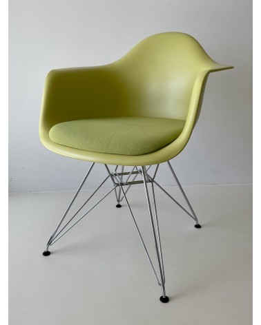 Eames Plastic Armchair DAR - VITRA - Second Hand kitatori switzerland vintage furniture design classics