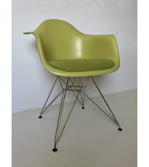 Eames Plastic Armchair DAR - VITRA - Second Hand kitatori switzerland vintage furniture design classics