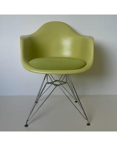 Eames Plastic Armchair DAR - VITRA - Second Hand kitatori switzerland vintage furniture design classics