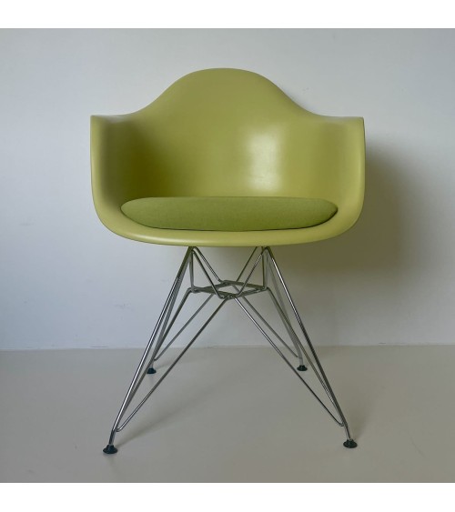 Eames Plastic Armchair DAR - VITRA - Second Hand kitatori switzerland vintage furniture design classics