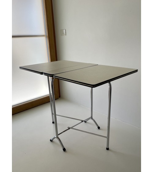 Table pliante en Formica - Vintage Années 60 Vintage by Kitatori Kitatori - Concept Store d'Art et de Design design suisse or...