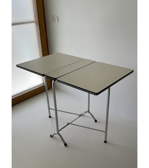 Tavolo pieghevole in formica - Vintage Anni '60 Vintage by Kitatori Kitatori.ch - Concept Store di arte e design design svizz...