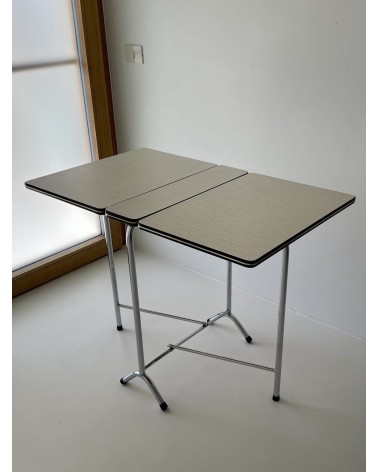Tavolo pieghevole in formica - Vintage Anni '60 Vintage by Kitatori Kitatori.ch - Concept Store di arte e design design svizz...