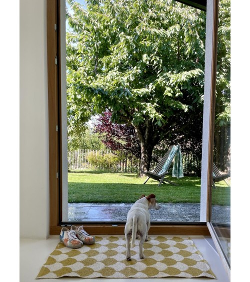 Vinyl Teppich - GERDA Mustard Brita Sweden küchenteppich küchenläufer waschbar waschbarer outdoor teppich Teppichläufer balkon