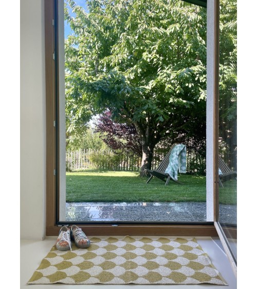 Vinyl Teppich - GERDA Mustard Brita Sweden küchenteppich küchenläufer waschbar waschbarer outdoor teppich Teppichläufer balkon