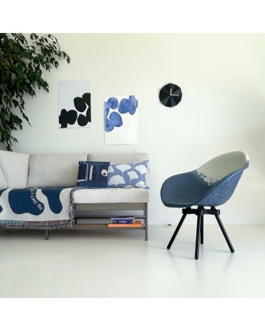 Fauteuil design GRAVÊNE 7.0 - Blanc & Bleu Maximum Paris relaxant confortable allaitement maison salon