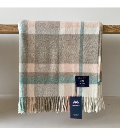 Portree Natural / Rose - Merino wool blanket Bronte by Moon best for sofa throw warm cozy soft
