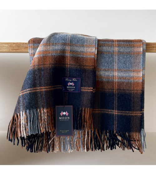 Plaid Winterton Bleu marine - couverture en laine mérinos Bronte by Moon anglaise plaid tartan ecossais 100 laine highland