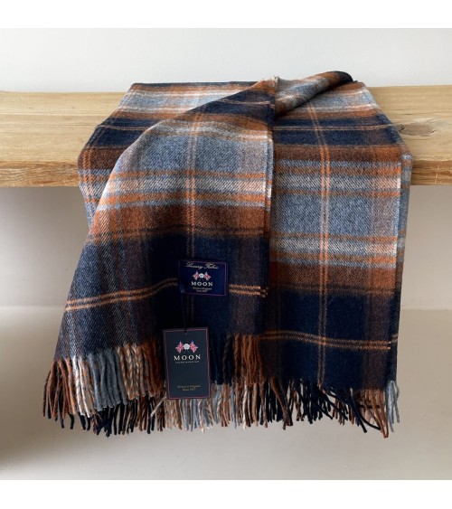 Plaid Winterton Bleu marine - couverture en laine mérinos Bronte by Moon anglaise plaid tartan ecossais 100 laine highland