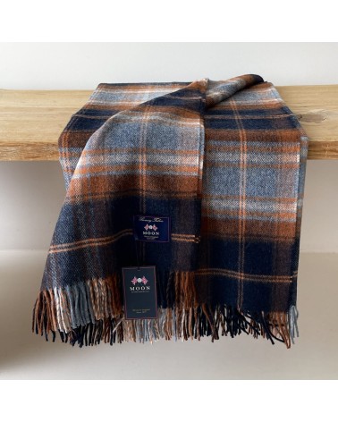 Plaid Winterton Bleu marine - couverture en laine mérinos Bronte by Moon anglaise plaid tartan ecossais 100 laine highland