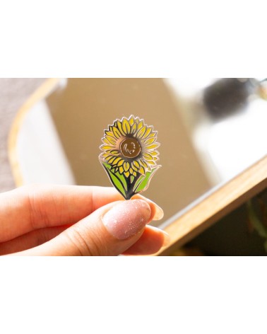Enamel Pins - sunflower Creative Goodie broches and pins hat pin badges collectible