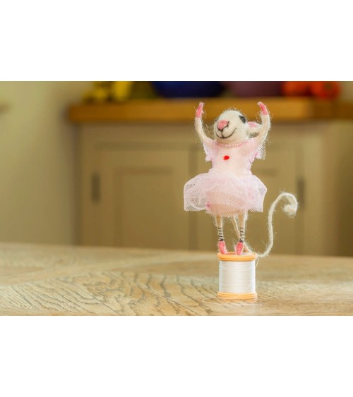 Lowena, the little mouse ballet dancer - Decorative object Sew Heart Felt original kitatori switzerland