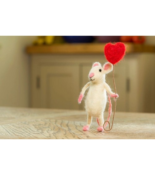 Kenza with her heart-shaped balloon - Decorative object Sew Heart Felt original kitatori switzerland