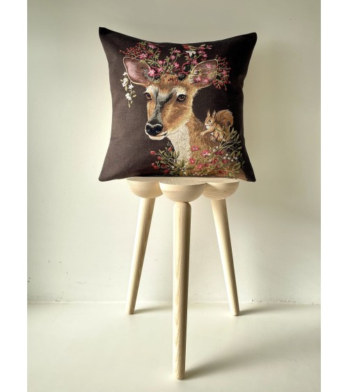 Deer and squirrel - Cushion cover Yapatkwa decorative accent throw pillows cases sofa original