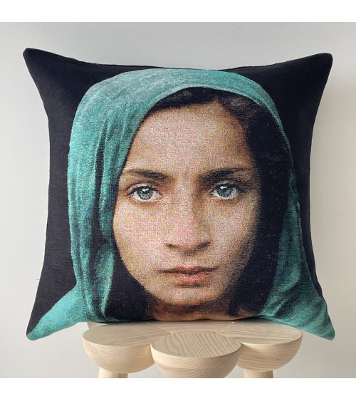Girl with green shawl by Steve McCurry - Cushion cover Yapatkwa best throw pillows sofa cushions covers decorative