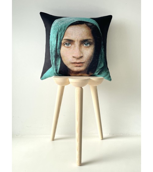 Ragazza con scialle verde di Steve McCurry - Copricuscino Yapatkwa cuscini decorativi per divano deco di lusso originale