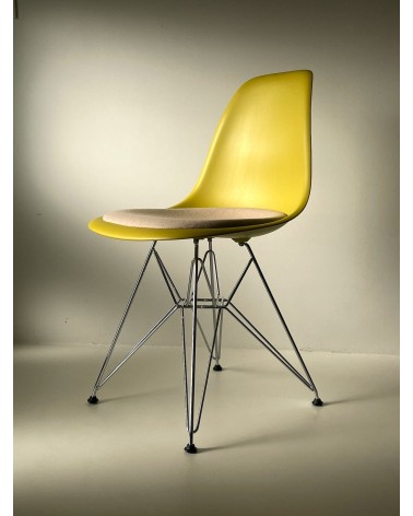 Eames Plastic Side Chair DSR - VITRA - Gebraucht kitatori vintage shop design klassiker bern basel zürich