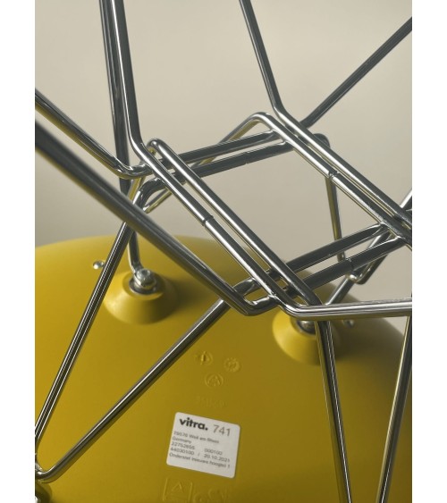 Eames Plastic Side Chair DSR - VITRA - Gebraucht kitatori vintage shop design klassiker bern basel zürich