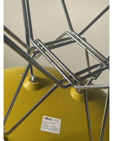 Eames Plastic Side Chair DSR - VITRA - Gebraucht kitatori vintage shop design klassiker bern basel zürich