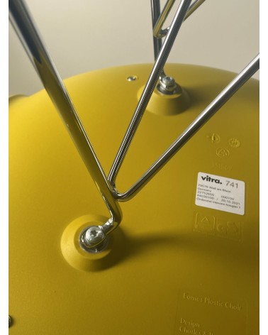 Eames Plastic Side Chair DSR - VITRA - Gebraucht kitatori vintage shop design klassiker bern basel zürich