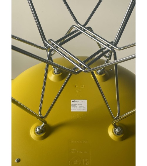 Eames Plastic Side Chair DSR - VITRA - Second Hand kitatori switzerland vintage furniture design classics