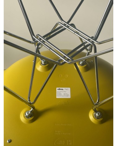 Eames Plastic Side Chair DSR - VITRA - Second Hand kitatori switzerland vintage furniture design classics