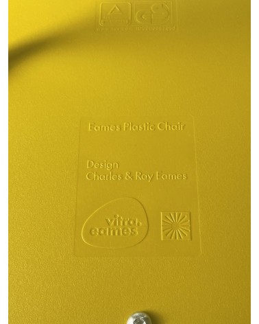 Eames Plastic Side Chair DSR - VITRA - Second Hand kitatori switzerland vintage furniture design classics