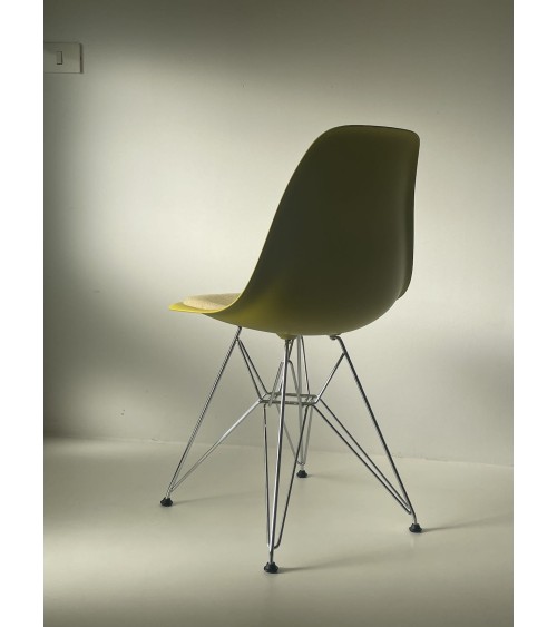 Eames Plastic Side Chair DSR - VITRA - Gebraucht kitatori vintage shop design klassiker bern basel zürich