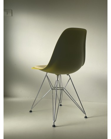 Eames Plastic Side Chair DSR - VITRA - Gebraucht kitatori vintage shop design klassiker bern basel zürich