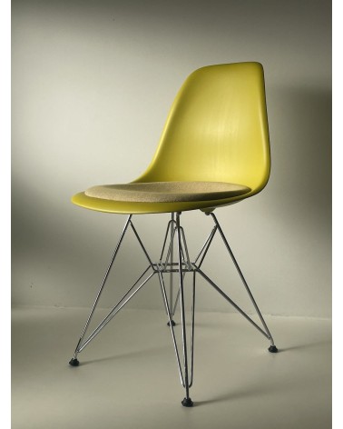 Eames Plastic Side Chair DSR - VITRA - Gebraucht kitatori vintage shop design klassiker bern basel zürich