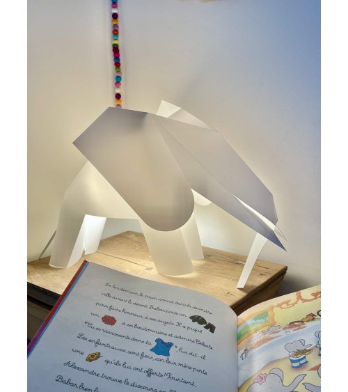 Lampe Éléphant - Luminaire animal à poser, lampe de chevet design Plizoo a poser de nuit led moderne originale design suisse