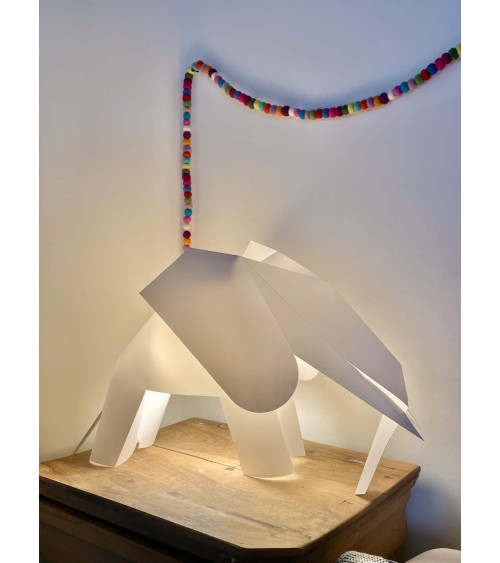 Lampe Éléphant - Luminaire animal à poser, lampe de chevet design Plizoo a poser de nuit led moderne originale design suisse