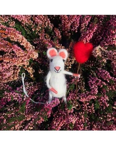 Kenza con il suo palloncino a forma di cuore - Oggetto decorativo Sew Heart Felt particolari kitatori svizzera