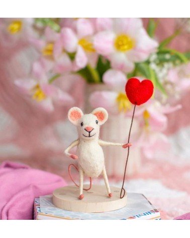 Kenza with her heart-shaped balloon - Decorative object Sew Heart Felt original kitatori switzerland