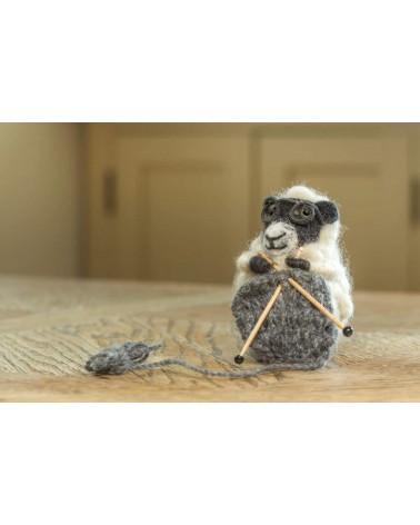 Nora - Sheep with grey knitting - Decorative object Sew Heart Felt original kitatori switzerland