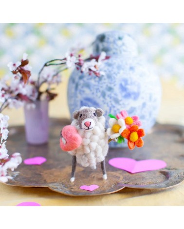 Heart and Flowers Sheep - Decorative object Sew Heart Felt original kitatori switzerland
