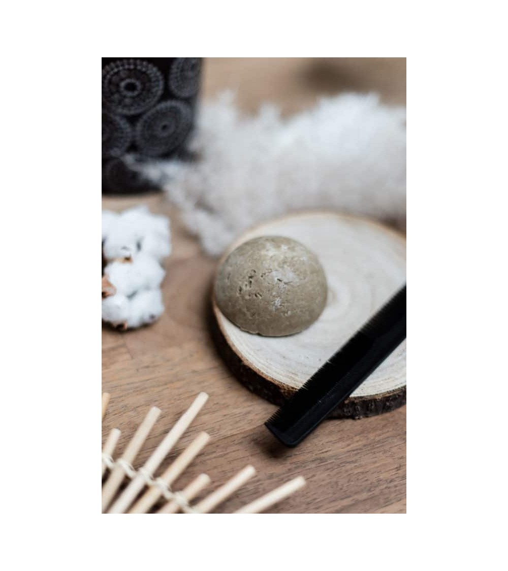 Orange powder and marshmallow - Natural solid hair shampoo Saly Savons handmade good best hair products no plastic